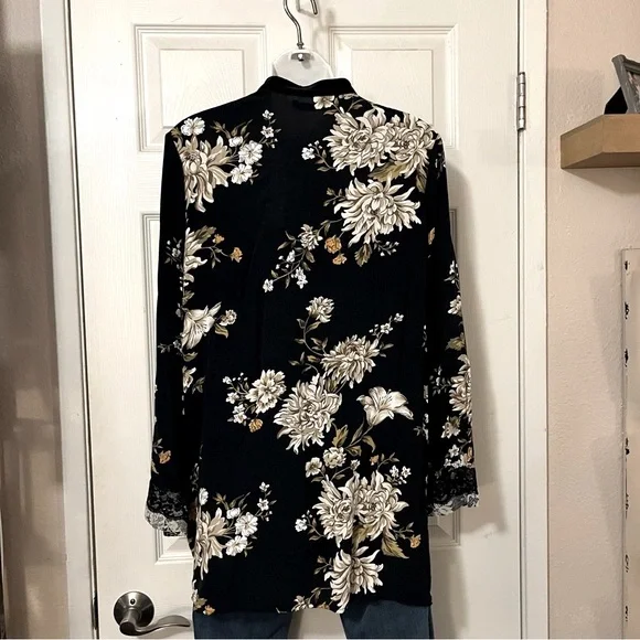 In Encore Flowy Floral Boho Coverup Lounging Button Down Light Jacket Top - Picture 4 of 11
